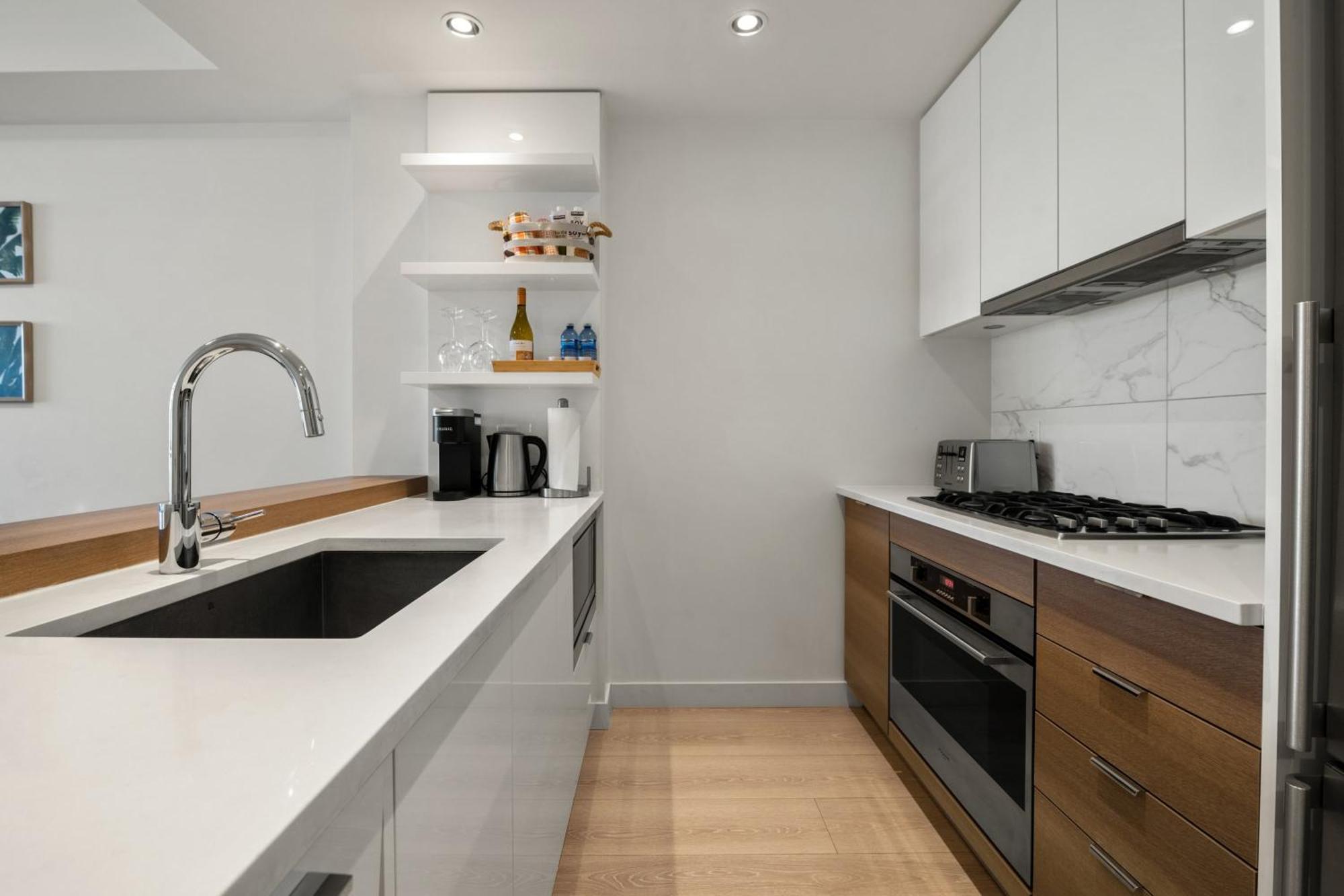 Guest Favorite Riverside Retreat- Walking Trails, Downtown Near Stampede! Free Banff Pass, Wine, Gym, Parking! YYC Exterior foto