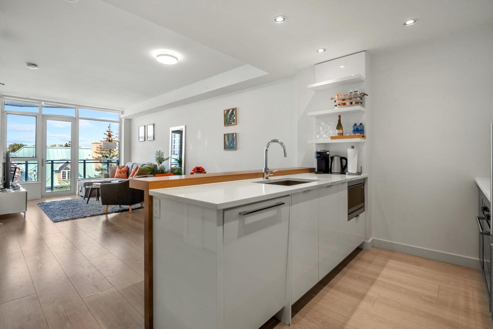 Guest Favorite Riverside Retreat- Walking Trails, Downtown Near Stampede! Free Banff Pass, Wine, Gym, Parking! YYC Exterior foto